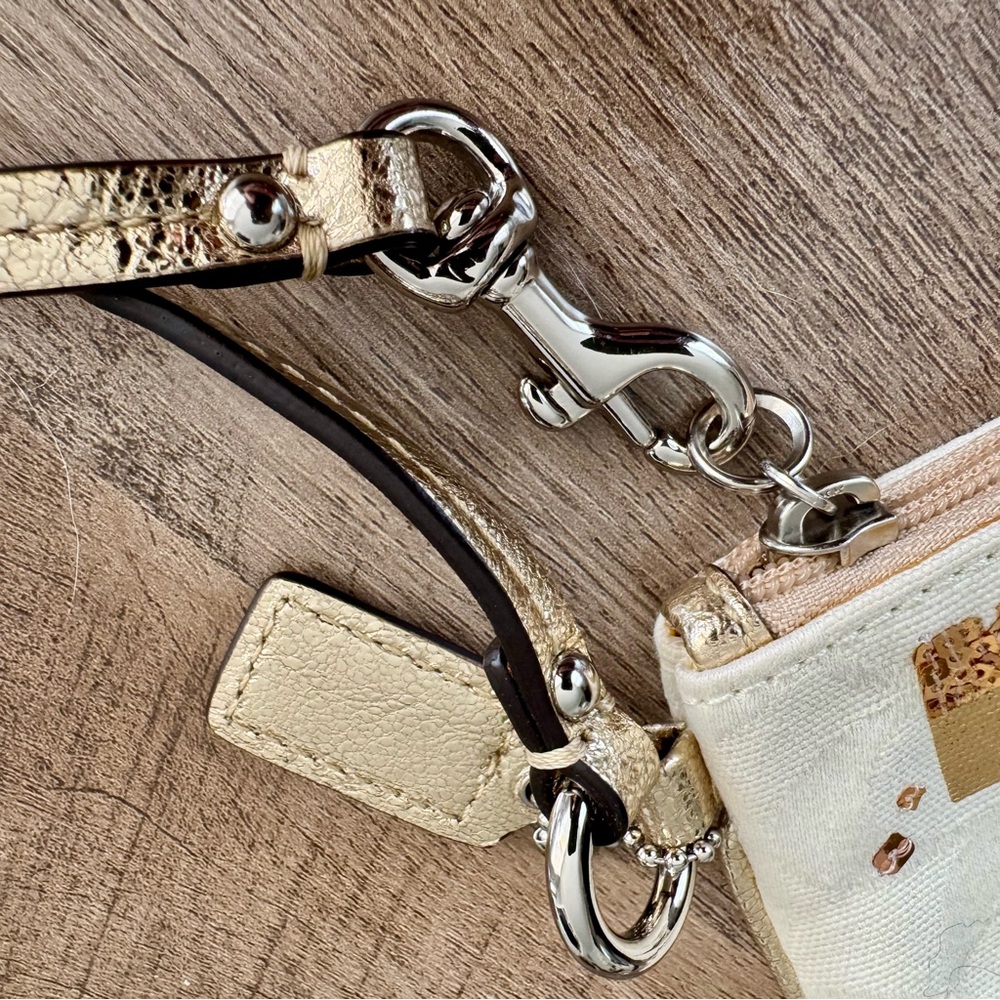 Coach Poppy “Made For Me By Coach” Large Wristlet Style 43776 - Picture 7 of 14